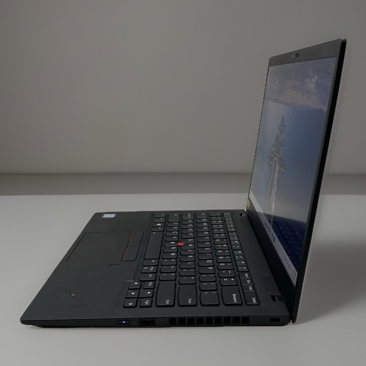 Lenovo ThinkPad X1 Carbon 7th Gen Core i5-8265U @ 1.60GHz 8GB RAM 256GB SSD W11P