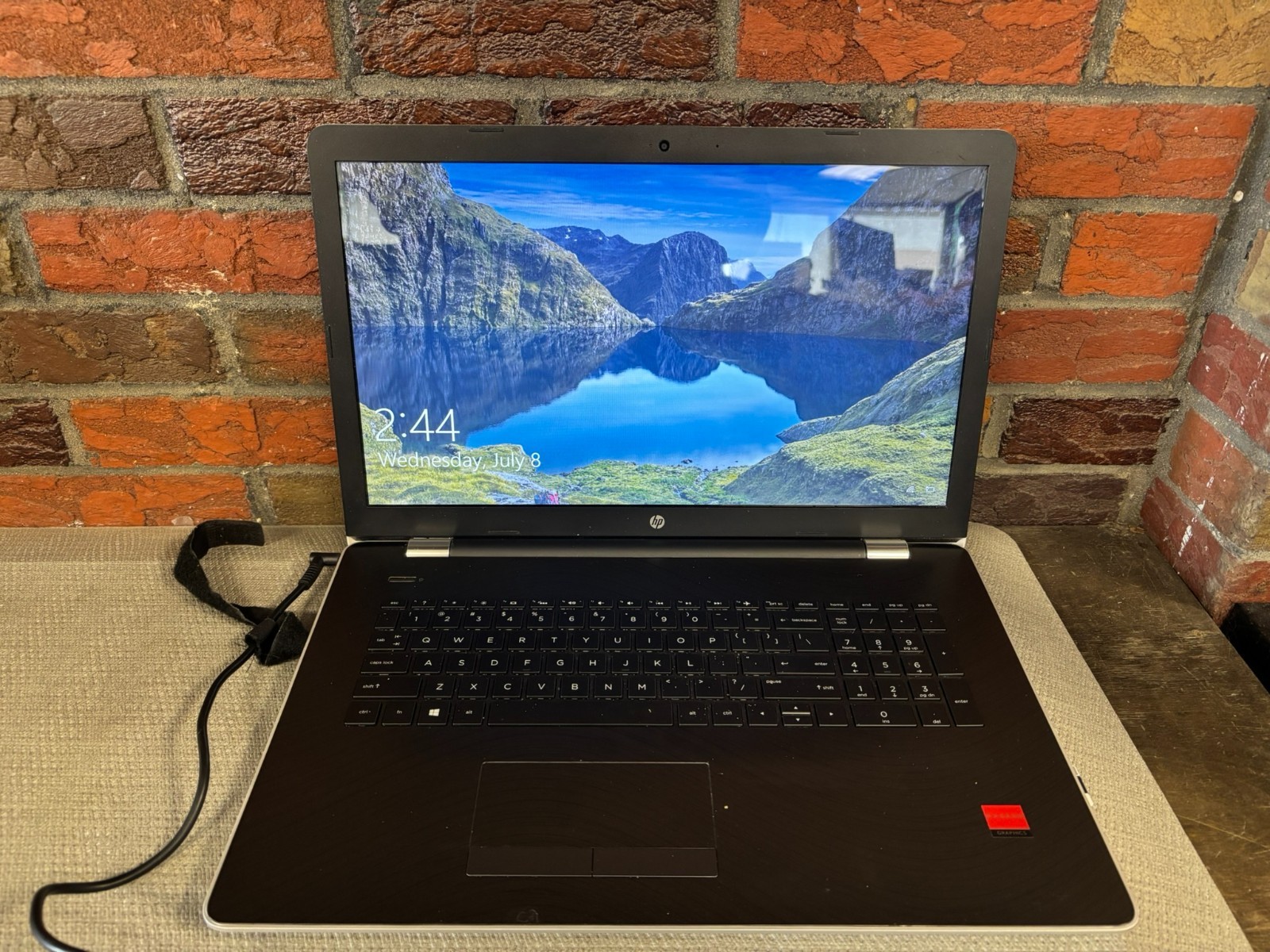 HP Laptop 17-ak0xx