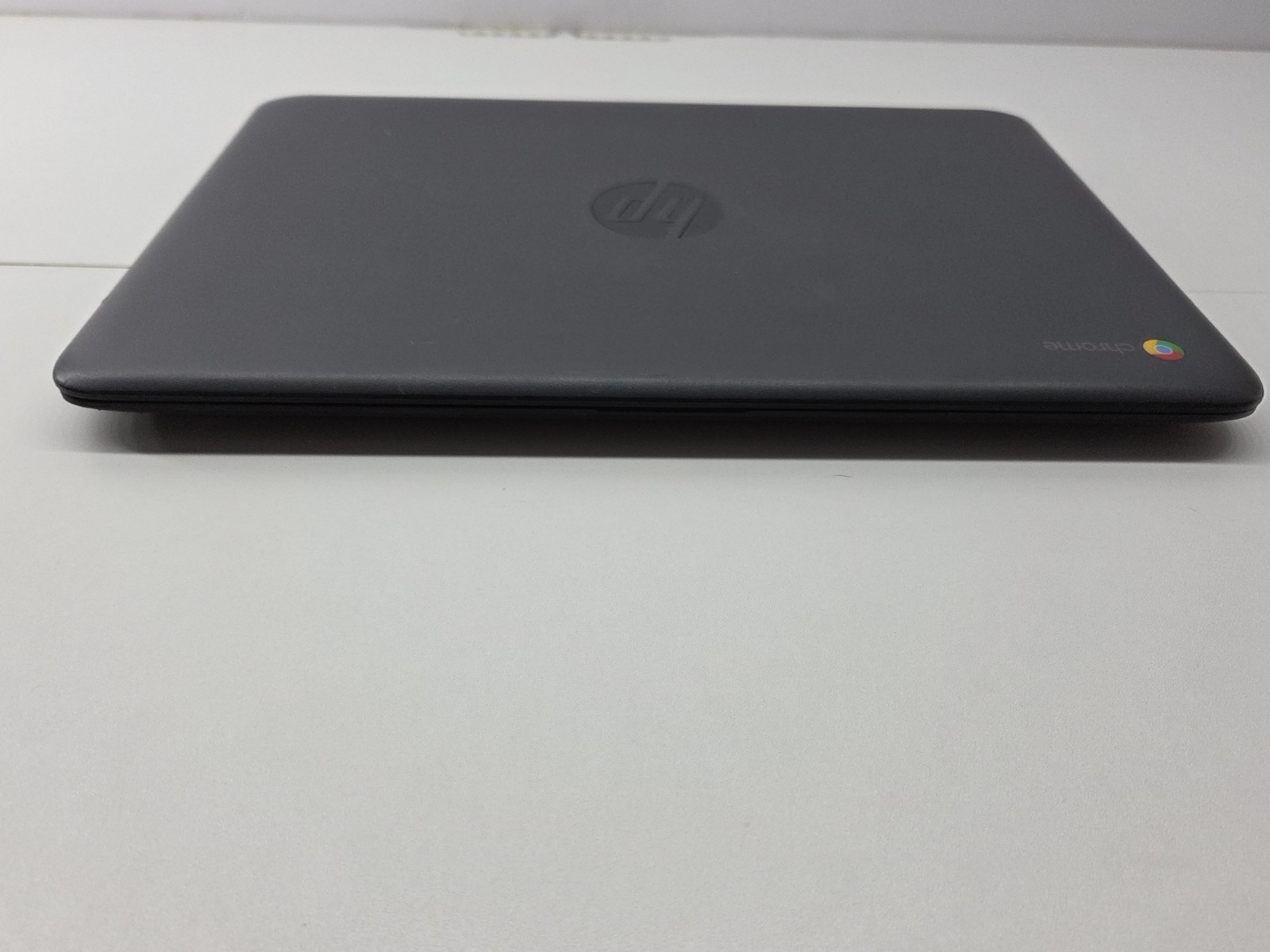 Hp TPN Q220 Chromebook – Locked – Works – No Charger Included