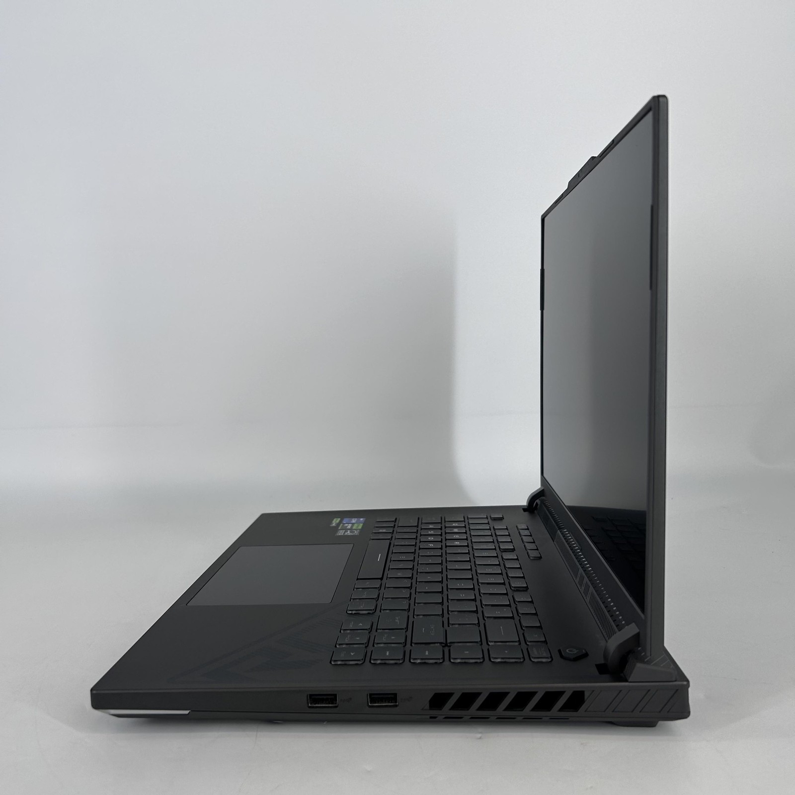Asus ROG Strix G16 G614 165Hz FHD+ 2.2 GHz i9-13980HX 16GB 1TB SSD RTX 4060