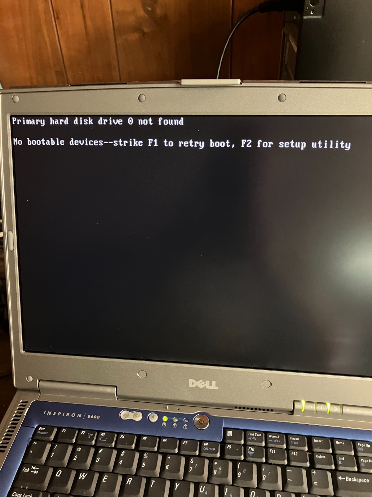 Dell Inspiron 8600 Intel Pentium M 1.40 ghz, 512 MB NO HDD FOR PARTS