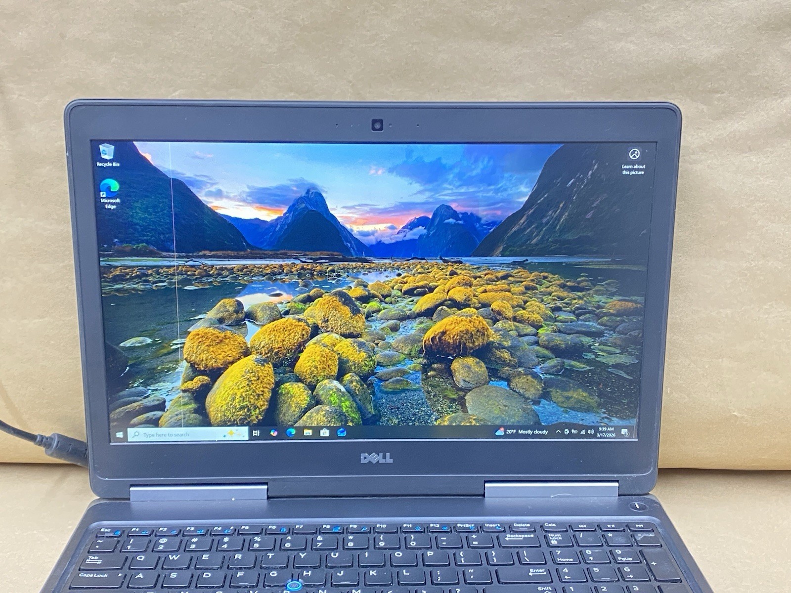 Dell Precision 7520 – 16″ 3840*2160 – E3-1575M – 8GB – 256GB – Win 10 – READ