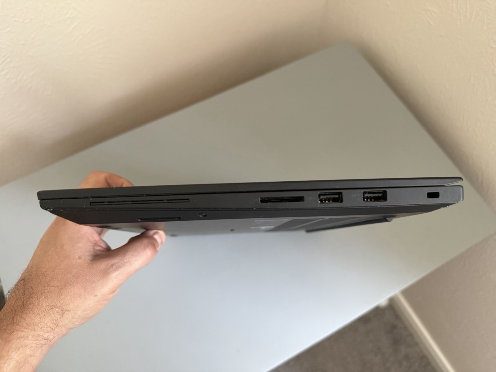 Lenovo ThinkPad P1 Gen1 15.6″ Intel i7-8750H 2.2GHz No Ram/HDD w/ Power Supply