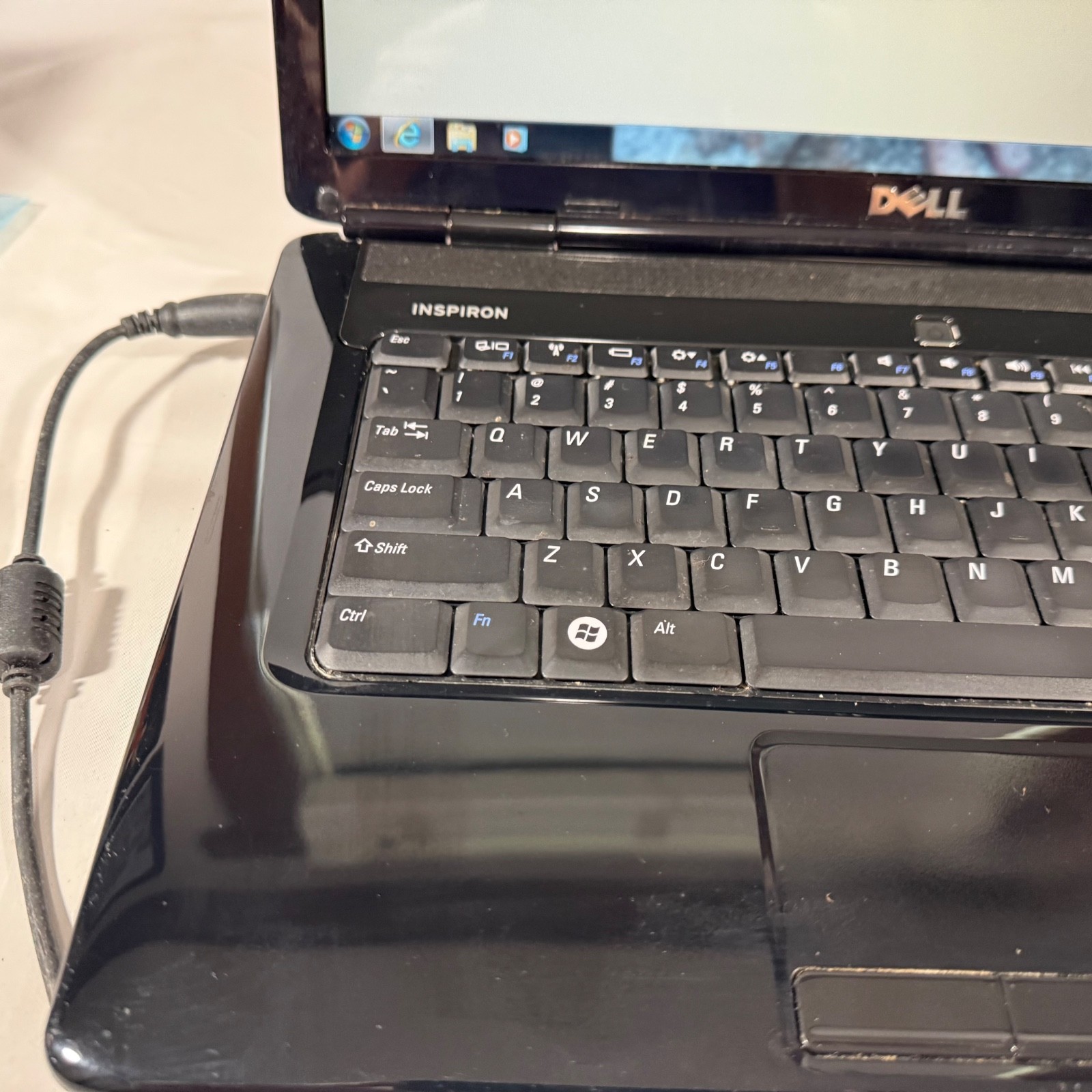 Dell Inspiron 1545 PP41L Laptop Cherry Red 15.6″ LED Backlight 4gb RAM 160gb HDD
