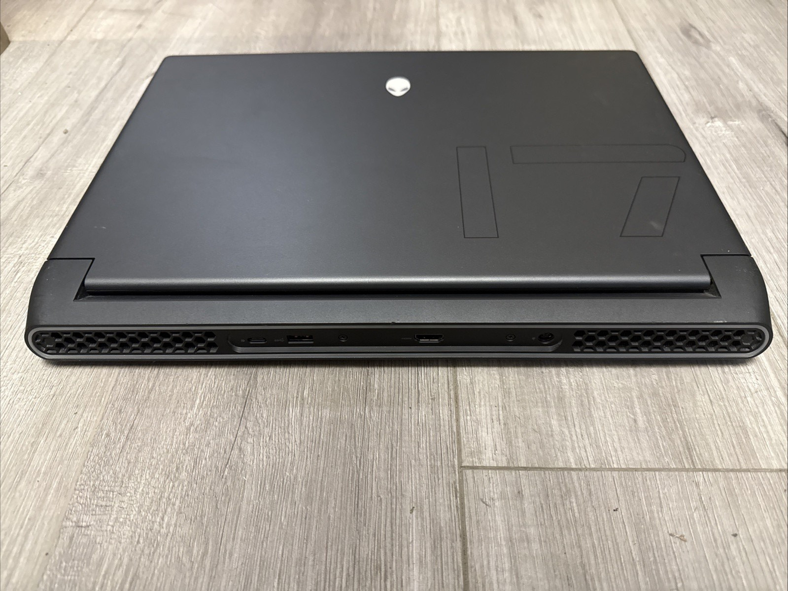 Dell Alienware m17 Ryzen Edition R5 Laptop (2022), 17.3″ 1920×1080 FHD, Ryzen