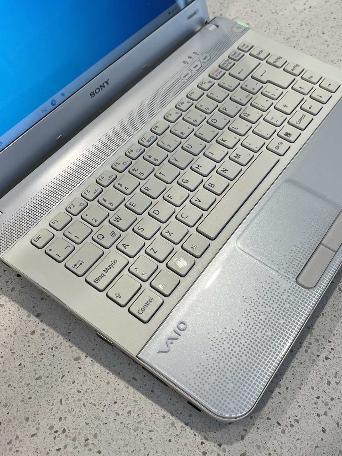 Sony Vaio VPCEA45FL i3-M380 8GB RAM 120GB SSD Radeon HD 5000