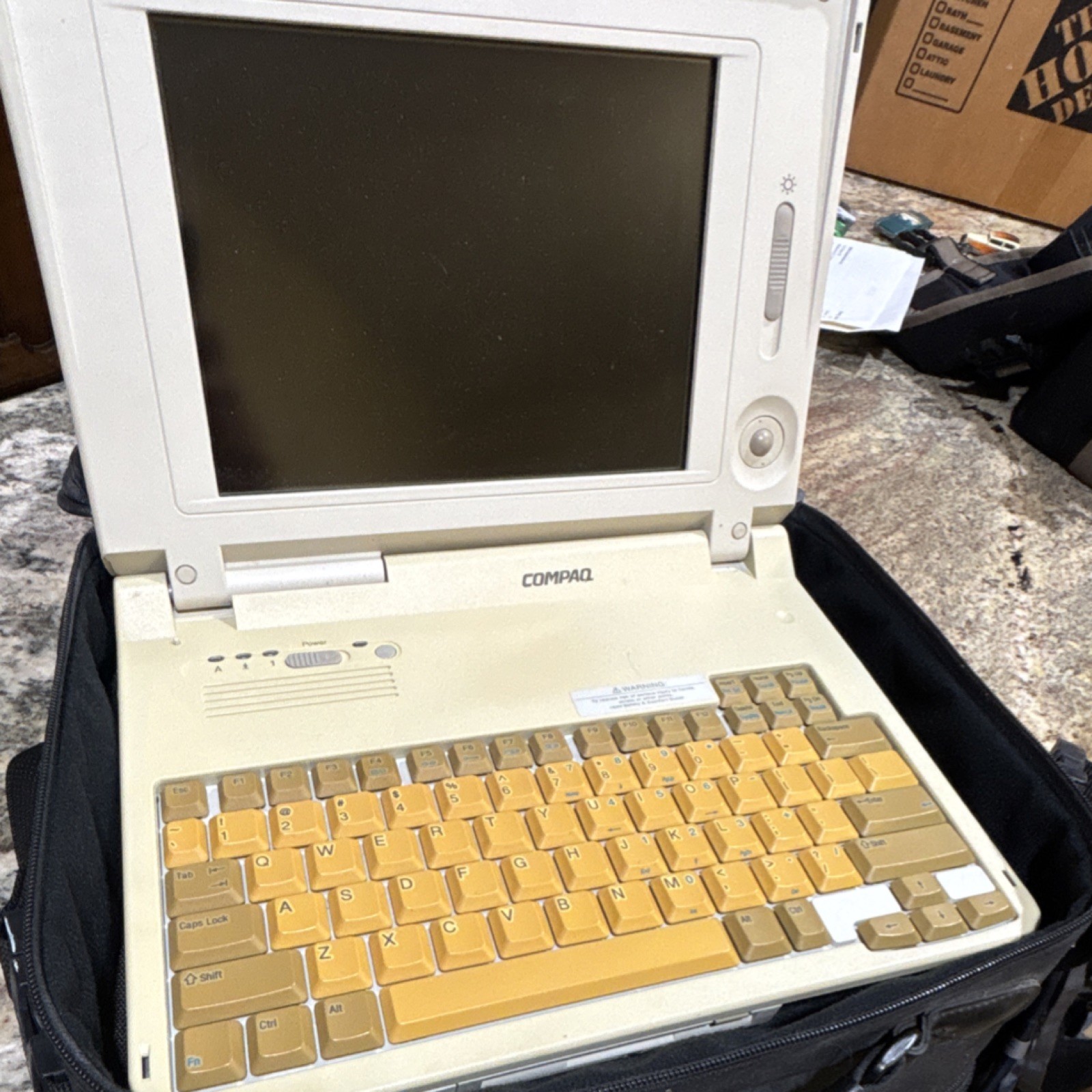 Compaq LTE Elite 4/33C 10in Beige Vintage Laptop Intel 486 33MHz Trackball