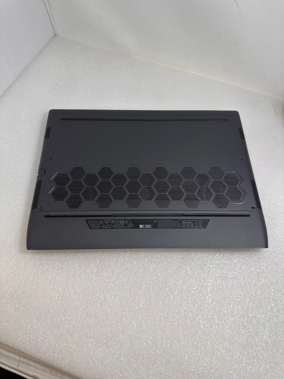 Dell Alienware 15.6″ FHD m15 Ryzen Edition R5 AMD Ryzen 7 5800H 16gb ram 512gb