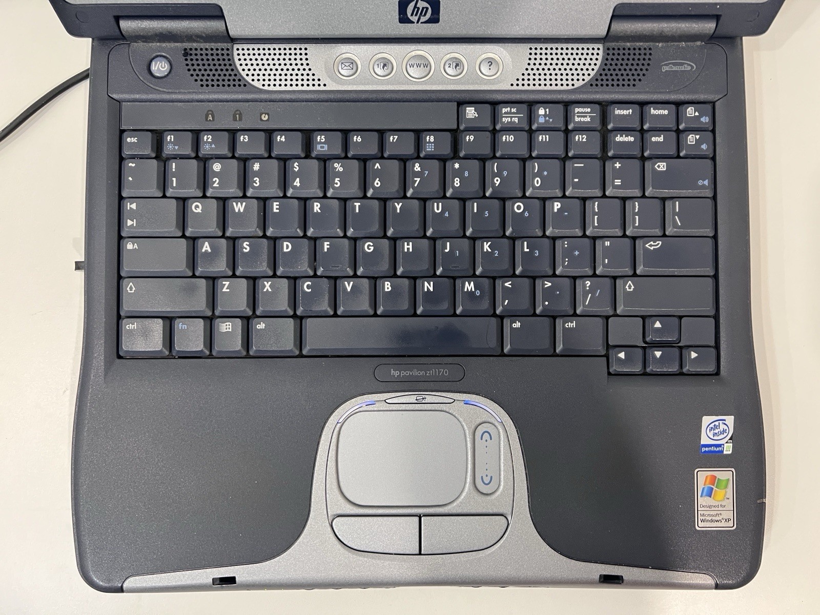 HP Pavilion Pavilion zt1000, WinXP, Pentium 3, S3 AGP, 30GB HDD- No Speakers
