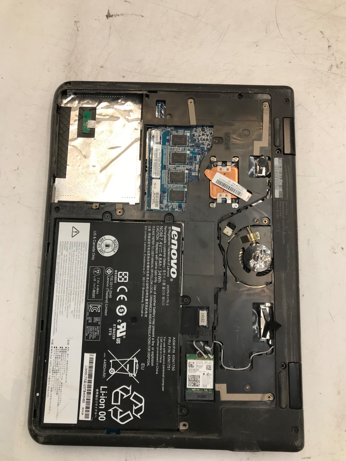 Lenovo ThinkPad ChromeBook Intel Celeron 11″ NO HDD -BOOTS/MISSING BEZEL -MZ