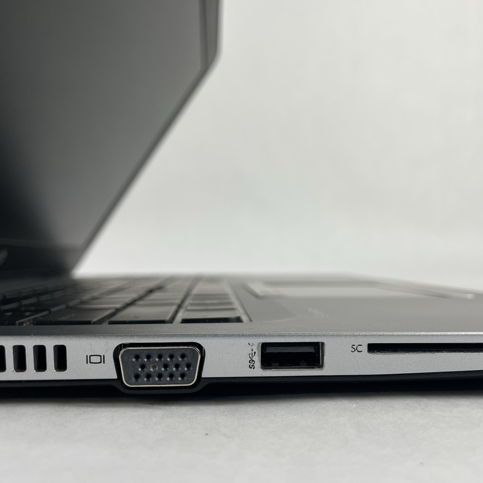 HP EliteBook 850 G3 15.6″ i5-6200U 2.30 GHz 8 GB RAM No SSD No OS – Bad Bottom