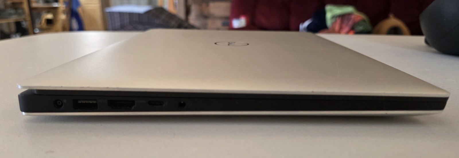 Dell XPS 15 7590 4k OLED i7-9750H 2.60GHz 40GB RAM 2TB SSD NVIDIA GTX 1650