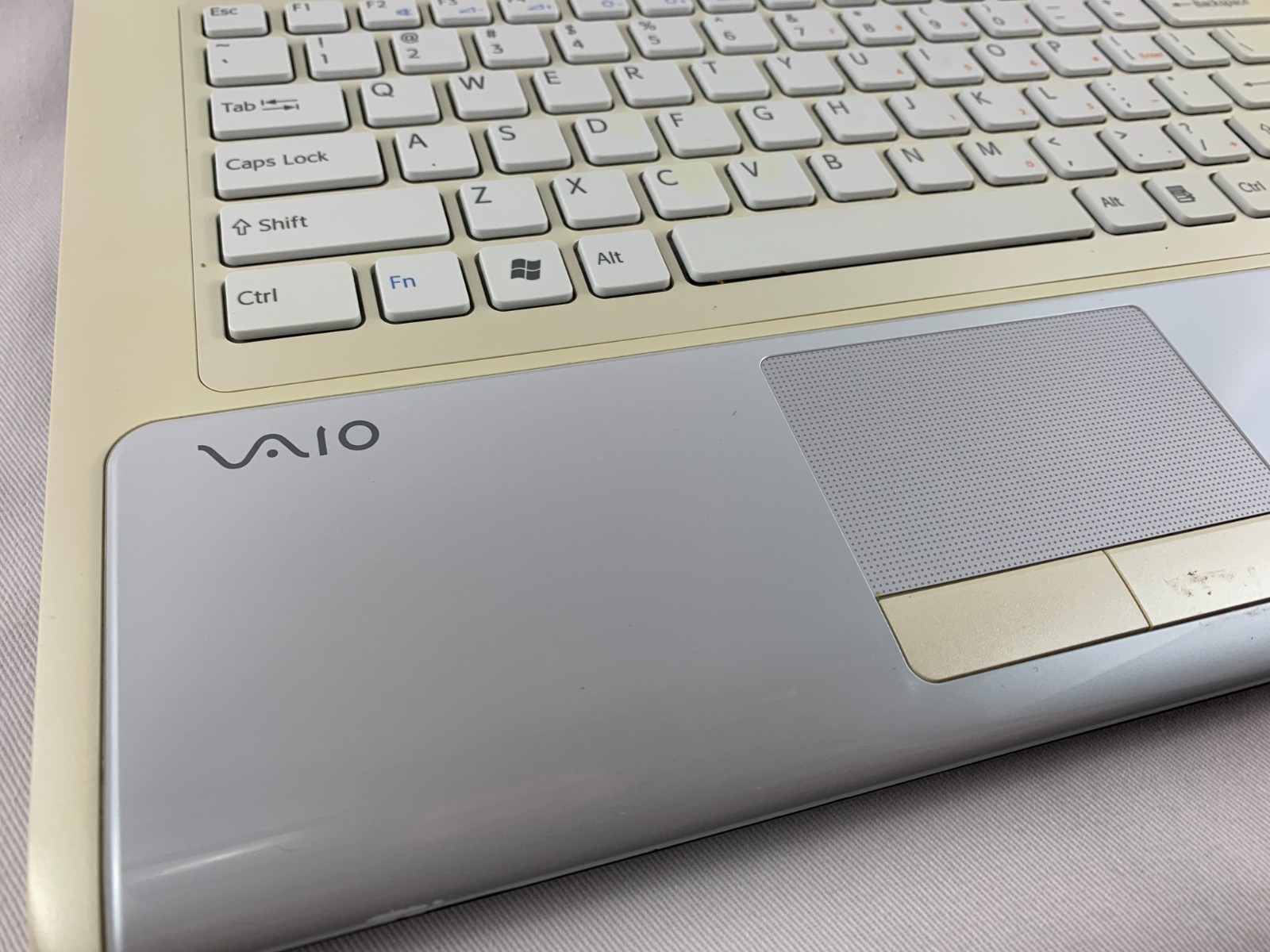 Sony VAIO PCG-61411L White Laptop Intel Core i3 2.13GHz, 4GB RAM, No HDD