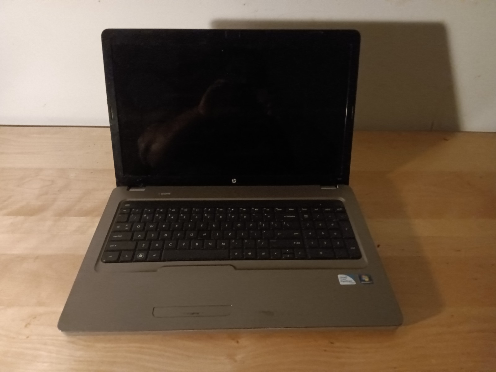 HP G Series G72-262NR No Battery/Hard Drive/Memory FOR PARTS