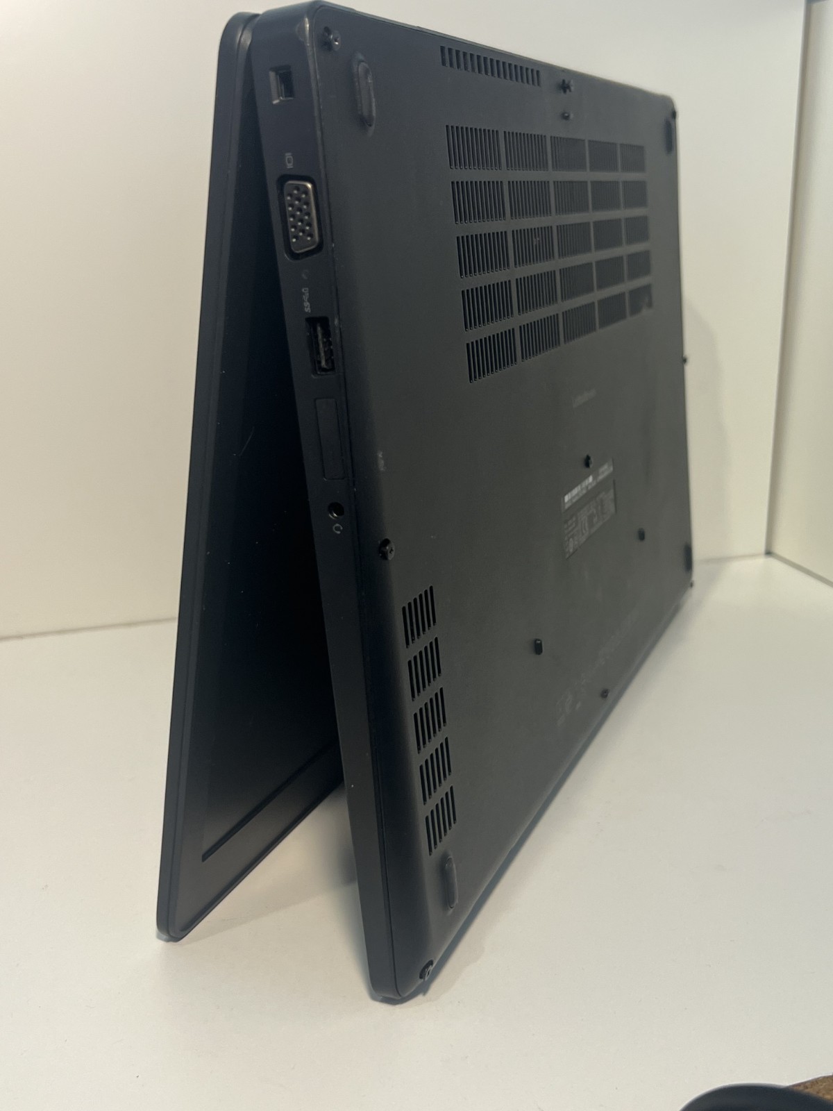 Dell Latitude 5580 Intel i3-7100U 4GB RAM No SSD/OS 15.6″ Display Laptop