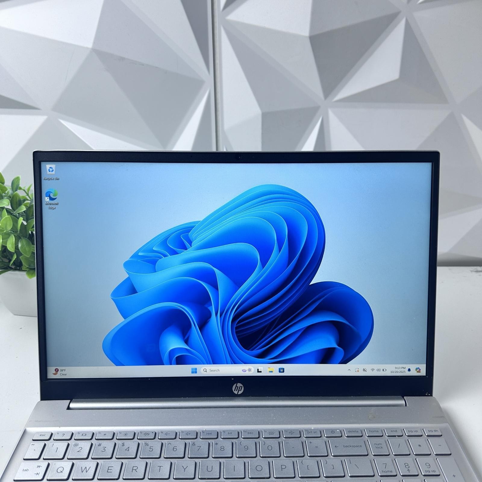 HP Pavilion 15z-eh100 Laptop, 15.6″ FHD, Ryzen 5 5500U, 16GB, 1TB SSD *Pls READ*