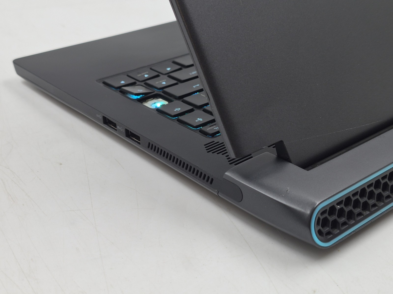 Dell Alienware m15 R6 i7-11800H 2.30GHz 32GB RAM 1TB NVMe W11P -Read Description