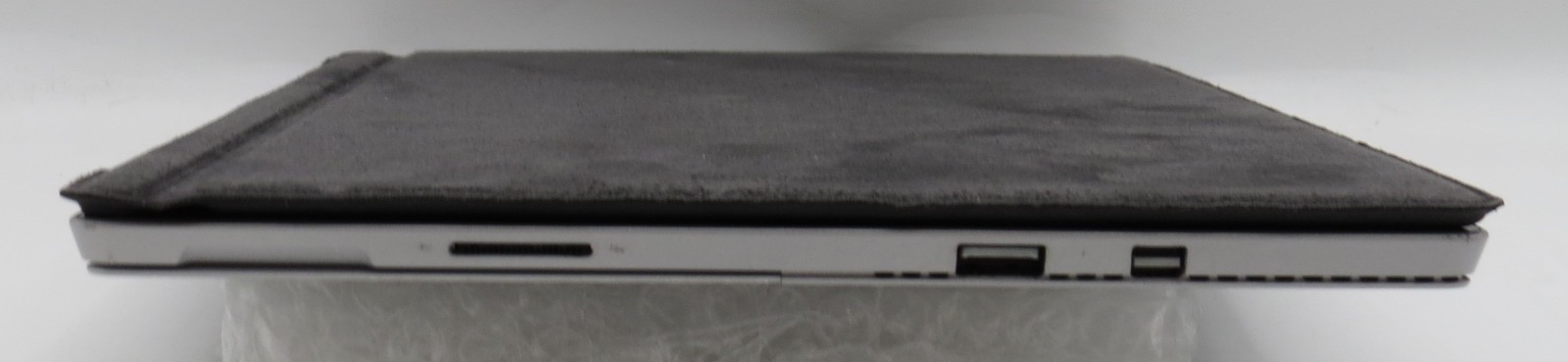 Microsoft Surface Pro 4 | i5-6300U@2.4GHz | 8GB RAM | 12″ | 256GB HD | No OS/AC