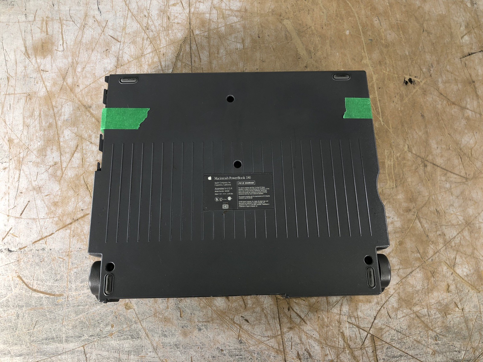 APPLE POWERBOOK 180 (M4440) 68030 @ 33Mhz, 4MB RAM, NO HDD/OS – (FOR PARTS)