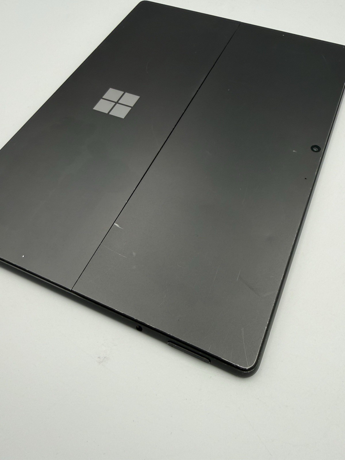 Microsoft Surface Pro 8 13” – i5 11th Gen | 8GB RAM | 256GB SSD (READ) – 31C