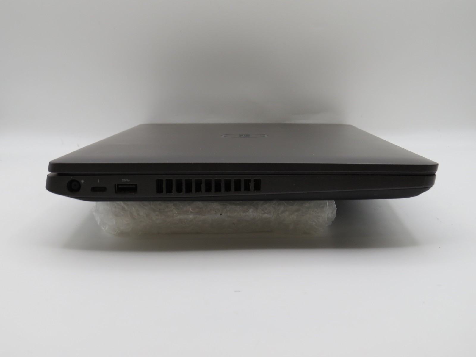 Dell Latitude 5501 i7-9850H @ 2.6GHz 16GB DDR4 256 GB m2 No OS