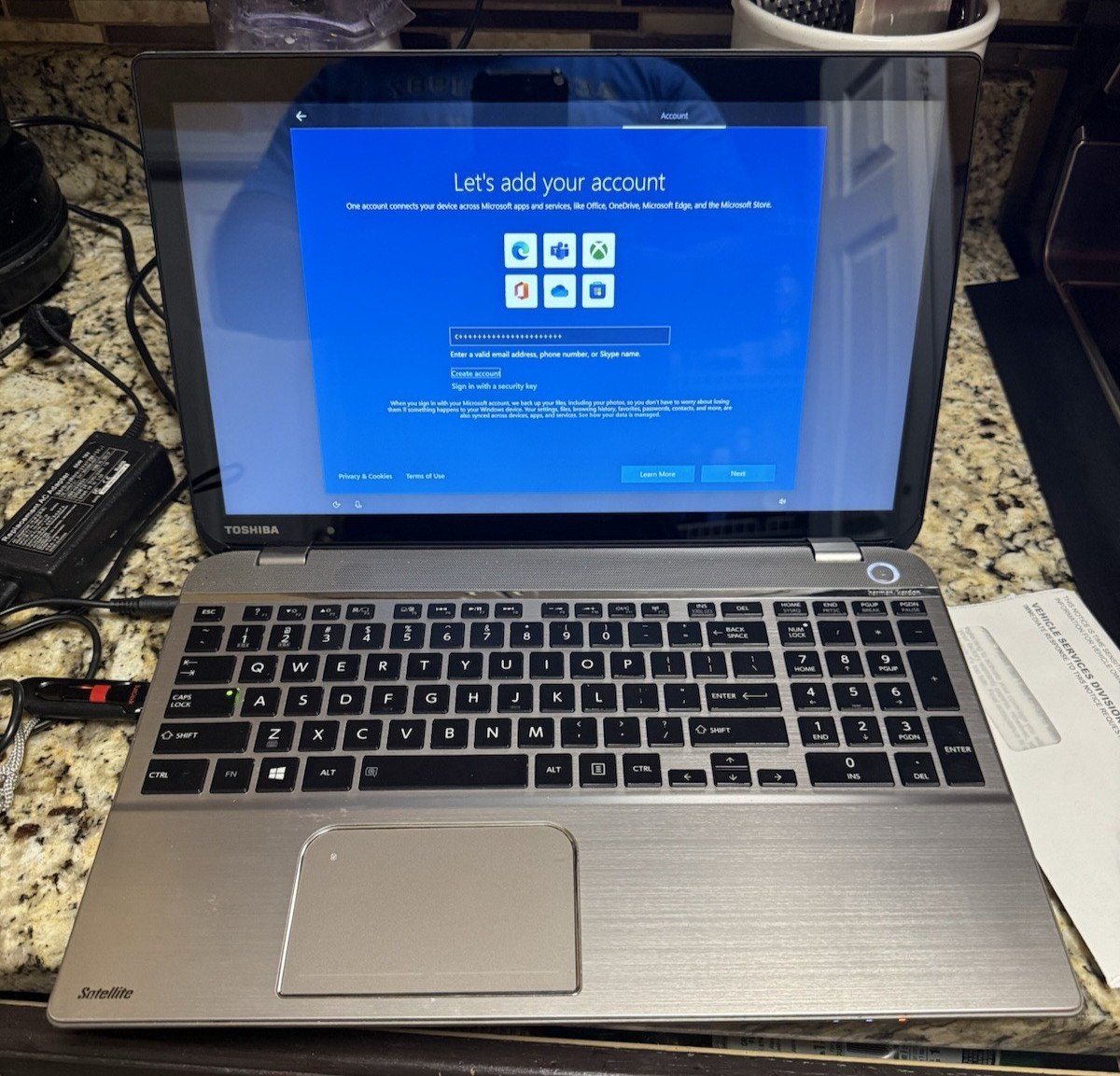 TOSHIBA SATELLITE P55T A5202 1 TB HDD – INTEL core I5 – 8GB RAM window 11 pro