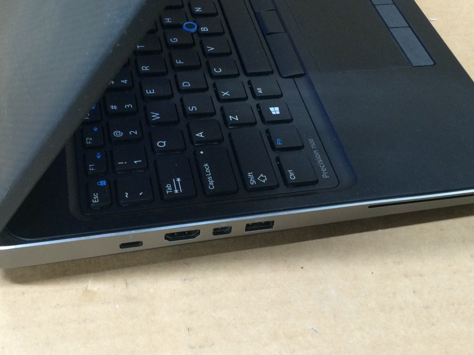 DELL Precision 7520 15.6″ i7-7700HQ 2.80 GHz 16 GB 256 NVME No battery Cover