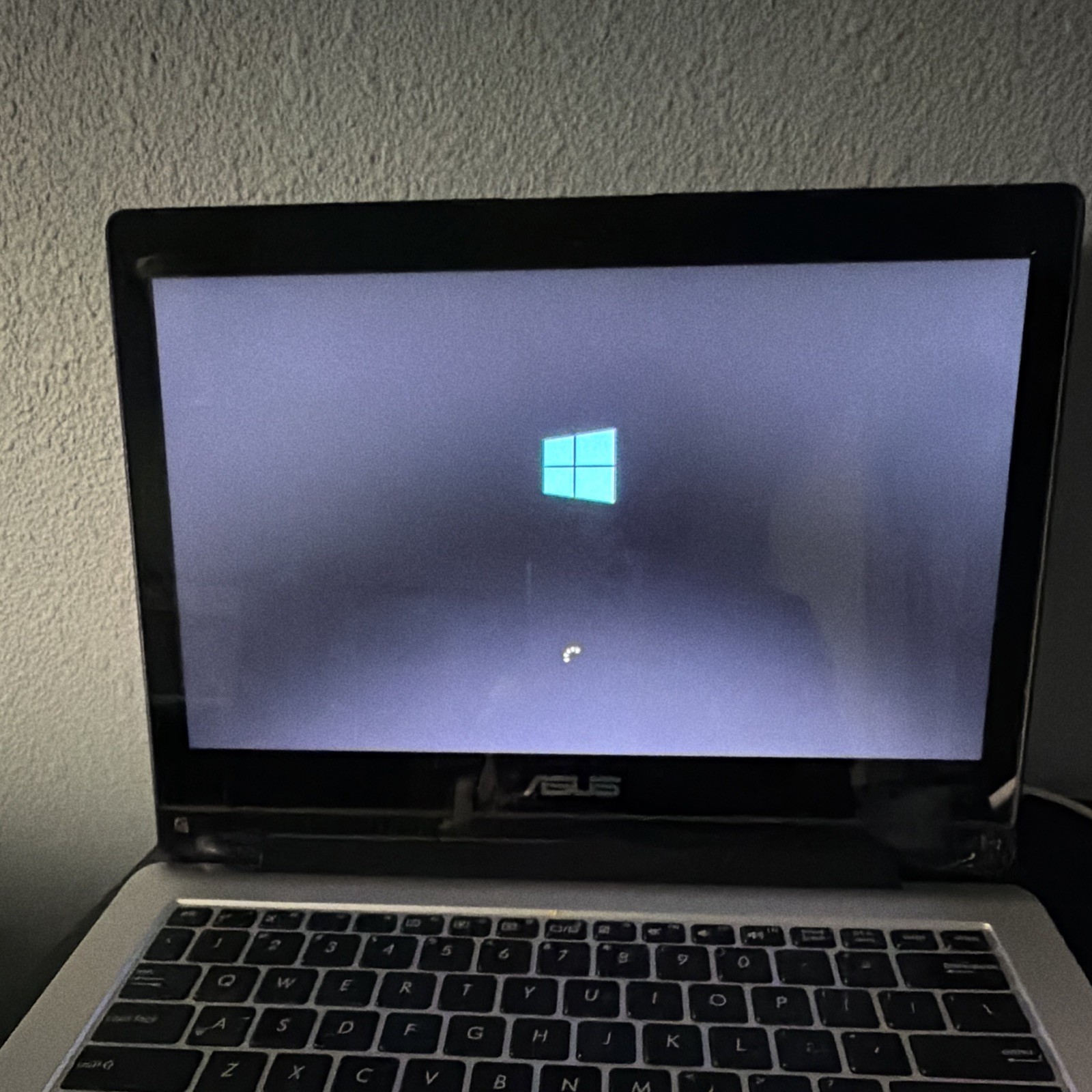 ASUS VivoBook 11.6″ Intel Core i3 4GB 500GB HDD Win10 Intel HD 4400 Gray