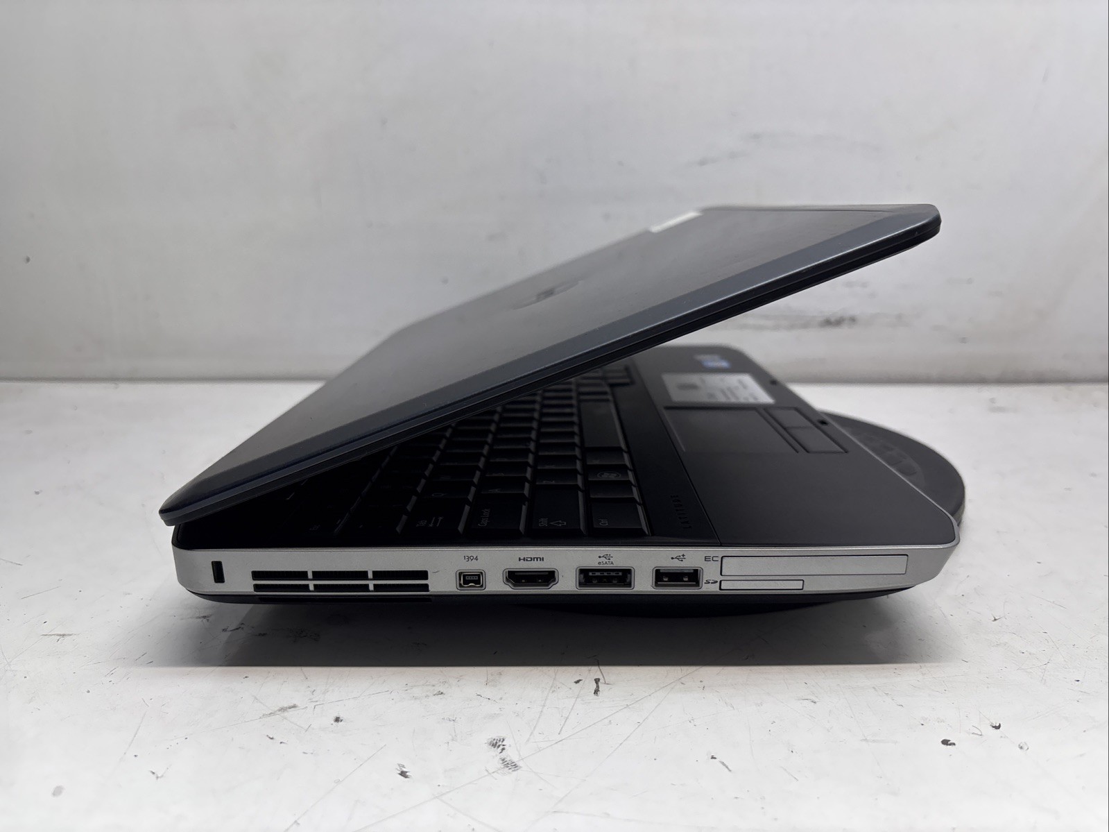 Dell Latitude E5520 Intel i3-2330M 2.2GHz 4 GB NO HDD