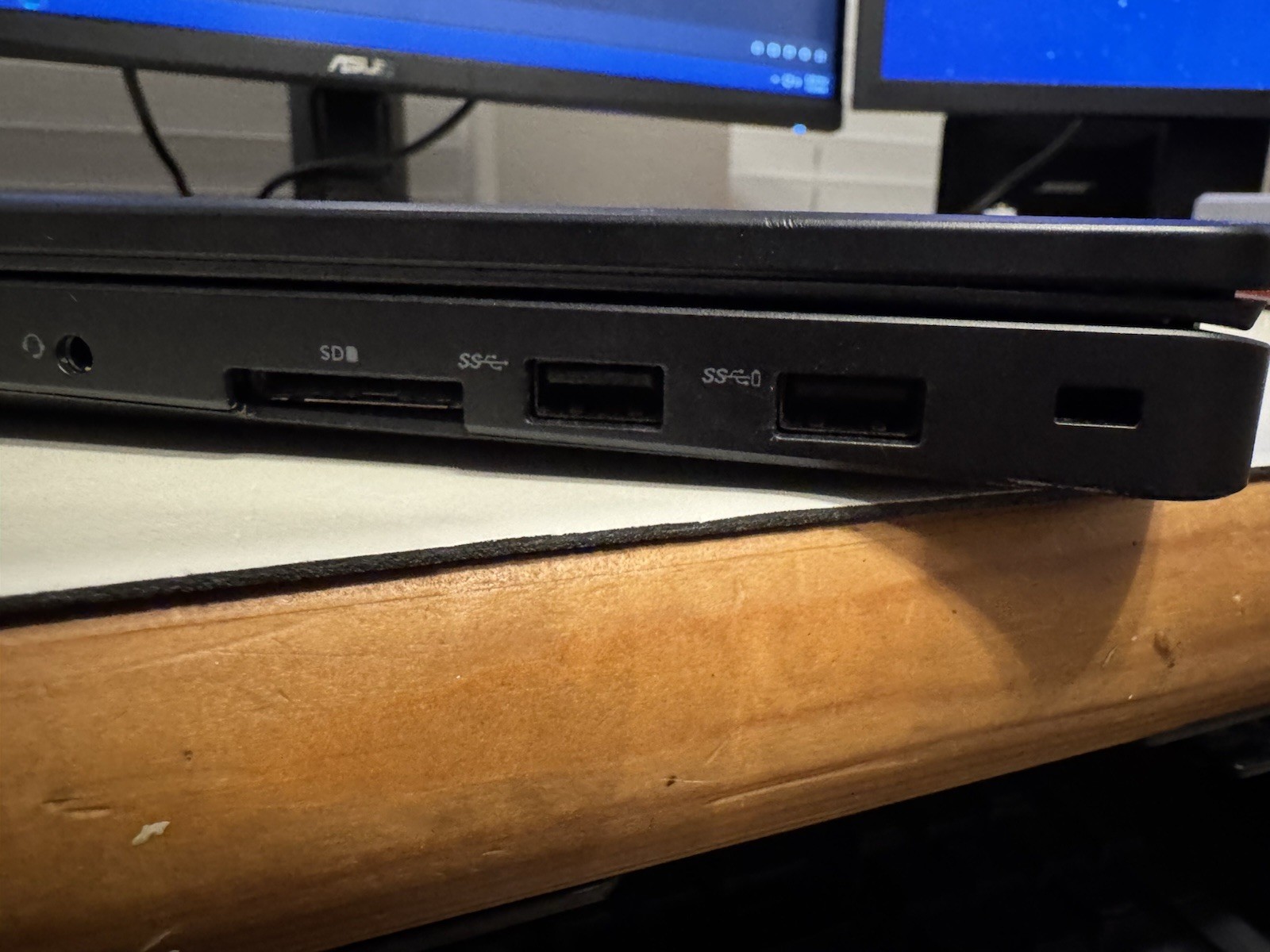 Dell Latitude E5570 15.6″ i3-6100U 12GB RAM 500GB HDD Win10 Pro Black