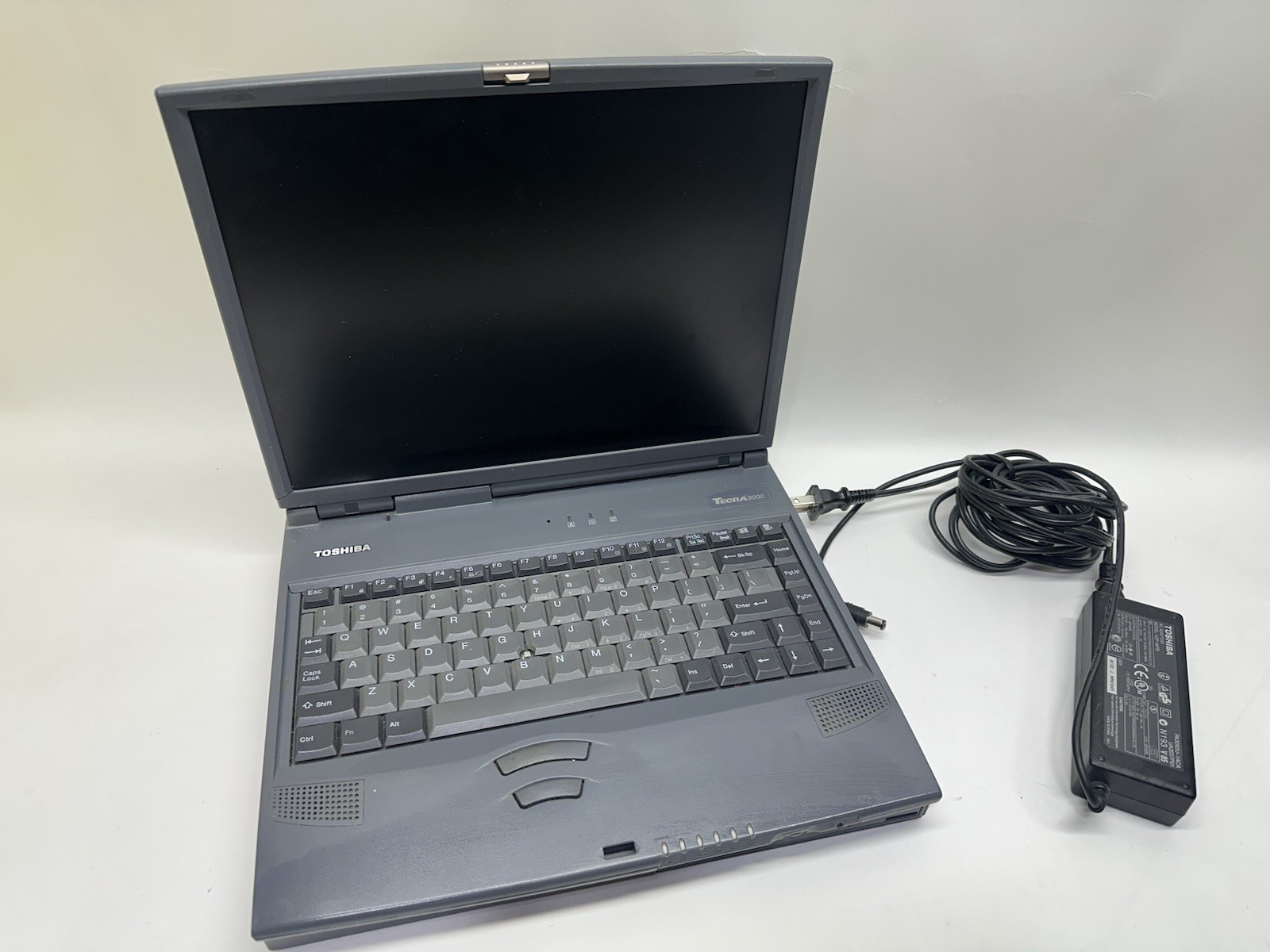 Vintage Toshiba Tecra 8000 PII 14.1″ 8GB Laptop Notebook Computer Windows 98