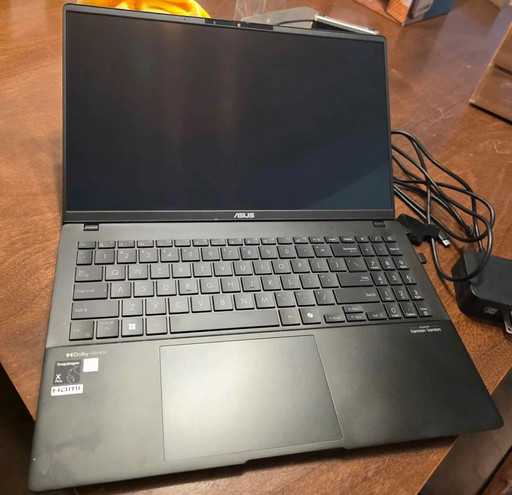 Asus Vivobook S15 Q5507Q 15.6″ OLED 120hz Snapdragon X Plus 16GB RAM 512GB SSD