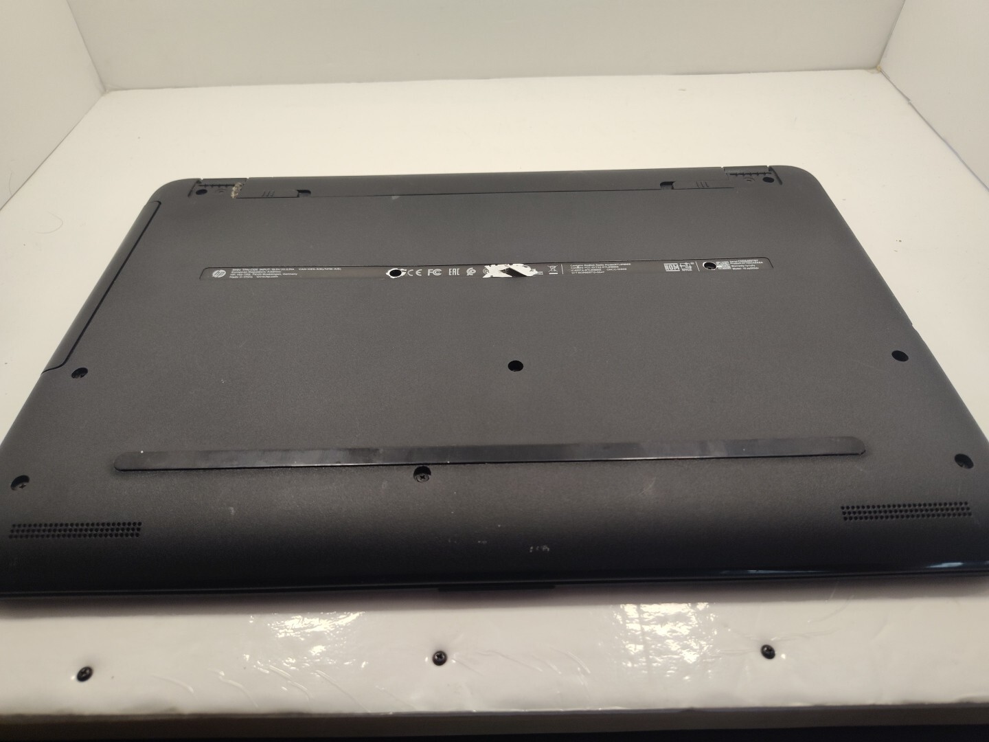 HP 15-AY009DX | INTEL CORE I3-6100U 2.30GHZ 250 GB SSD 6GB (READ DESCRIPTION)