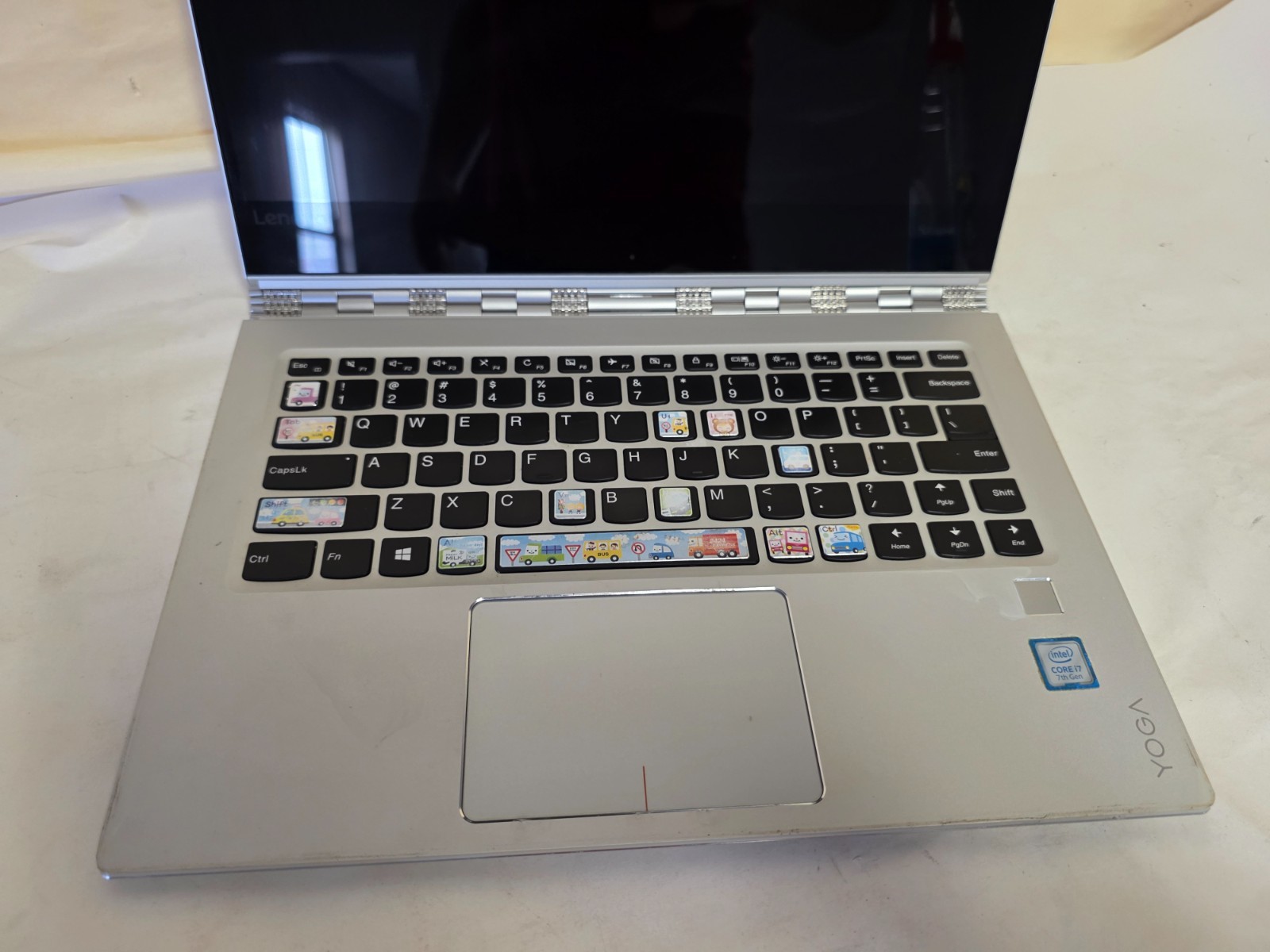 LENOVO YOGA 910 i7 7th, No Power, water damaged – No HDD, Good Screen