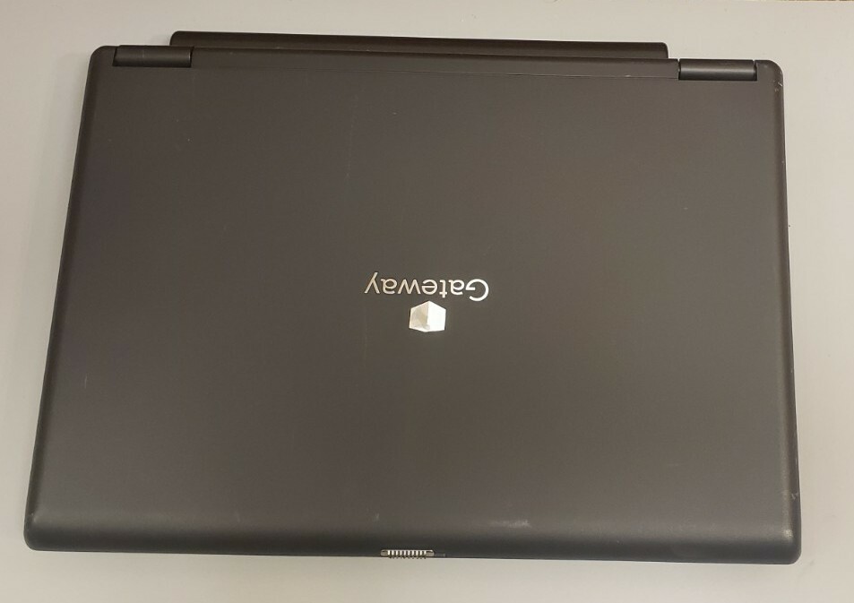 GATEWAY E-475M 15.6″ Intel Core 2 Duo T5470 2GB RAM 120GB HDD WIFI LINUX