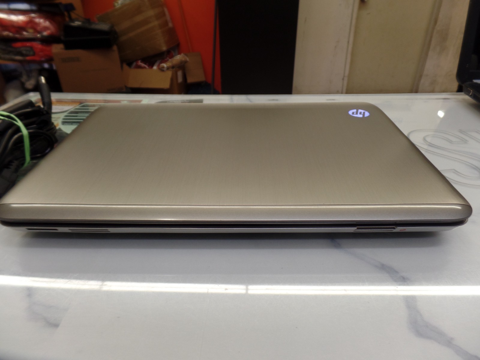 Brushed Aluminum 15″ HP Pavilion DV6-6123cl 1.40GHz Amd A6 6GB 500GB win10 DVD