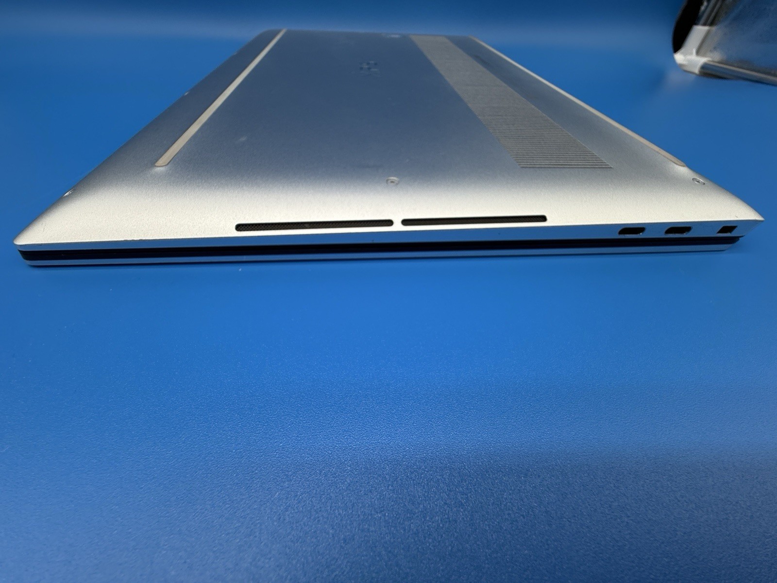 Dell XPS 15 9500 15.6” i5-10300H 8GB RAM 256GB SSD Windows 11 Pro