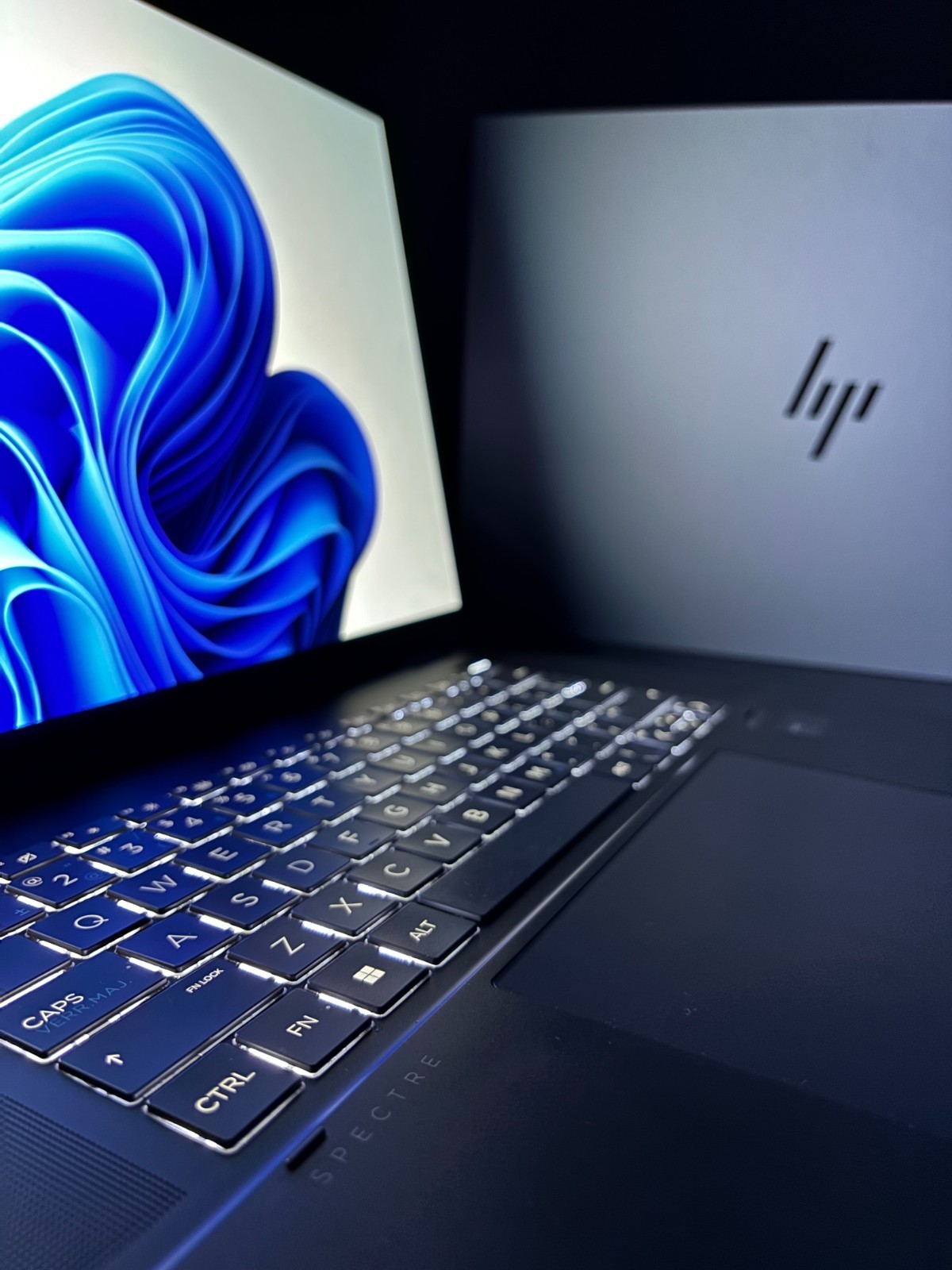 Like New | HP Spectre x360 16″, Ultra 7, 32GB RAM, 1TB SSD, OLED Touchscreen