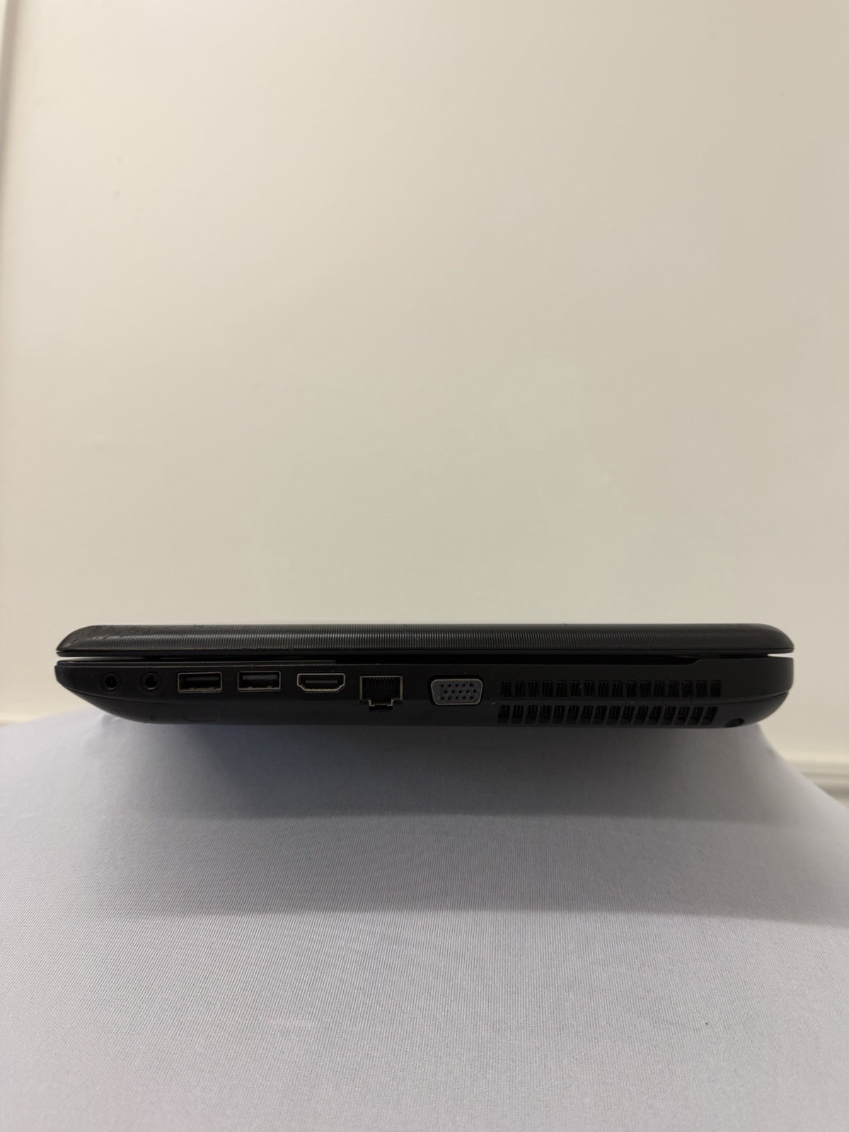 Toshiba Satellite C55-A5300 Laptop – Screen has Pixel Streaks – Read Des