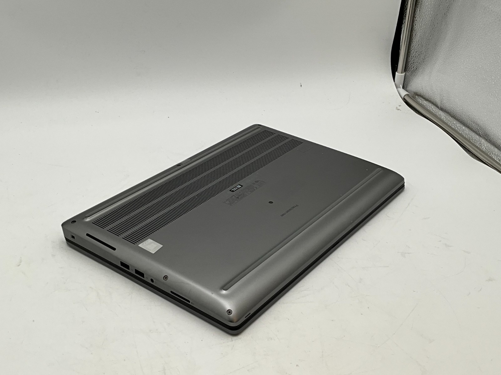 DELL Precision 7560 i7-11850H 2.50g 32GB 1TB T1200 15.6″ WIN11 Laptop BMJ67M3