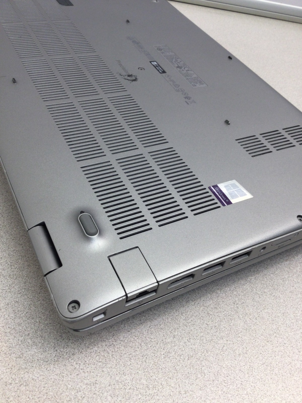 DELL latitude 5510 core i5 10th gen 1.60ghz 1`5.6” 8GB RAM 128GB SSD WIN 11 PRO