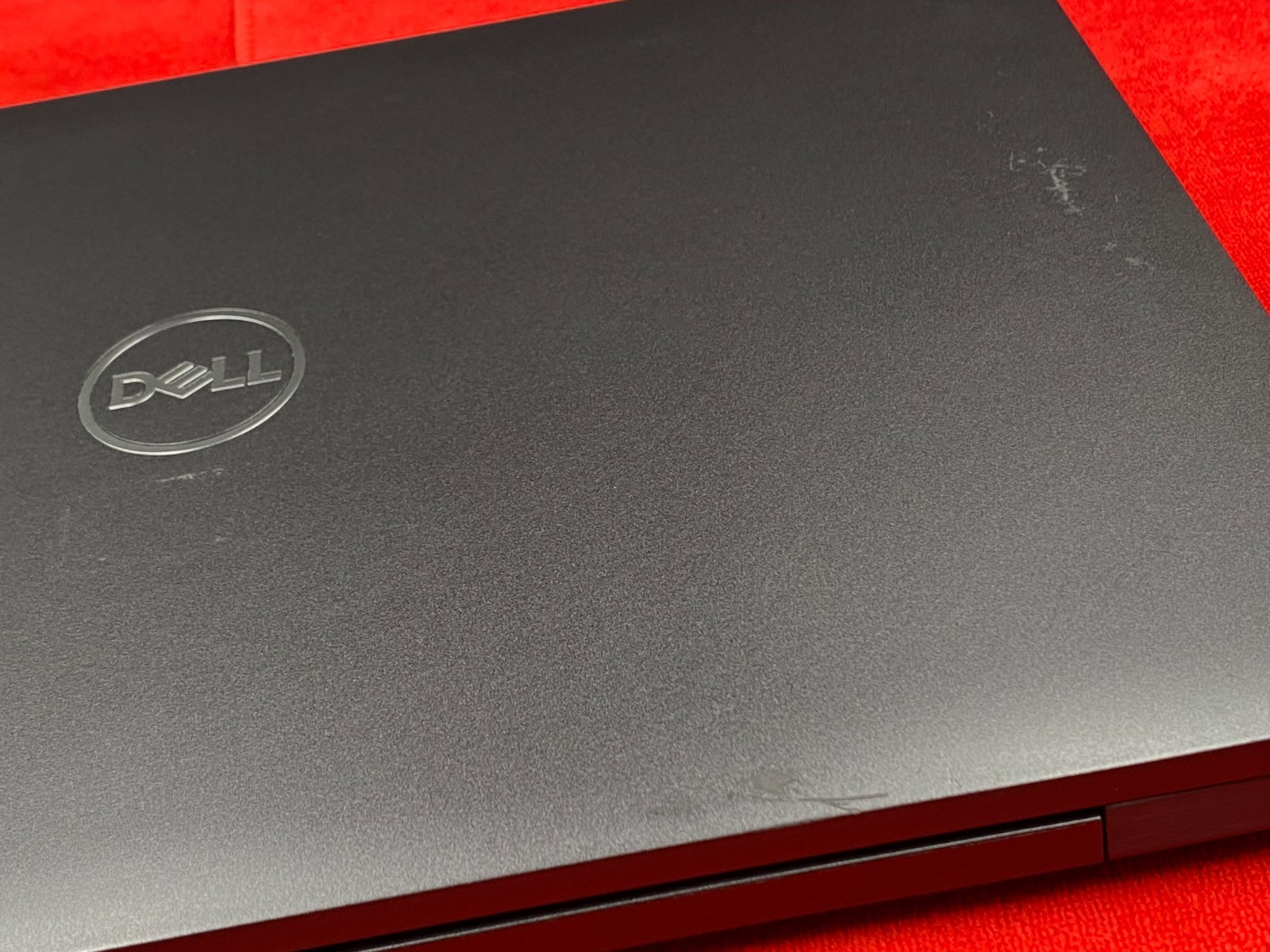 DELL PRECISION 3541 15.6″ FHD i7-9850H 16GB RAM 256GB SSD QUADROP620 BATTERY 94%