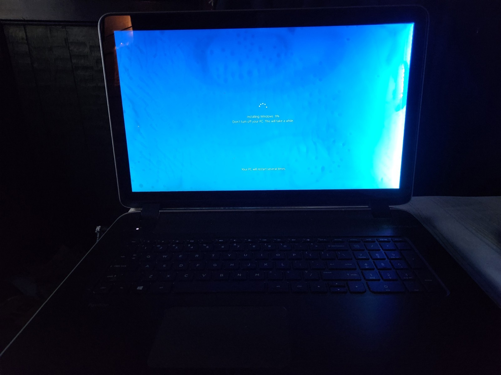 HP PAVALION 17 NOTEBOOK COMPUTER Beats Audio 8GB RAM AMD A10-5745M APU works