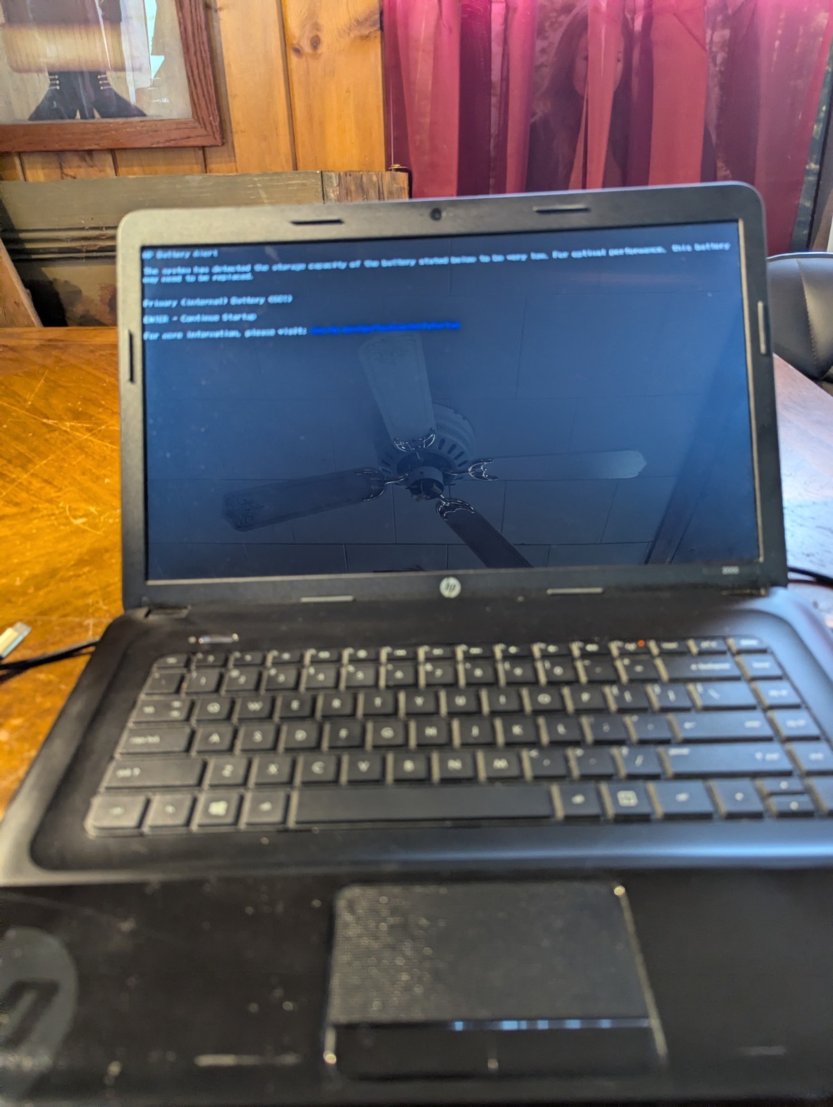 HP 2000 Notebook Laptop AMD E-350 3GB Serial Windows XP Charger 320gb / 16″