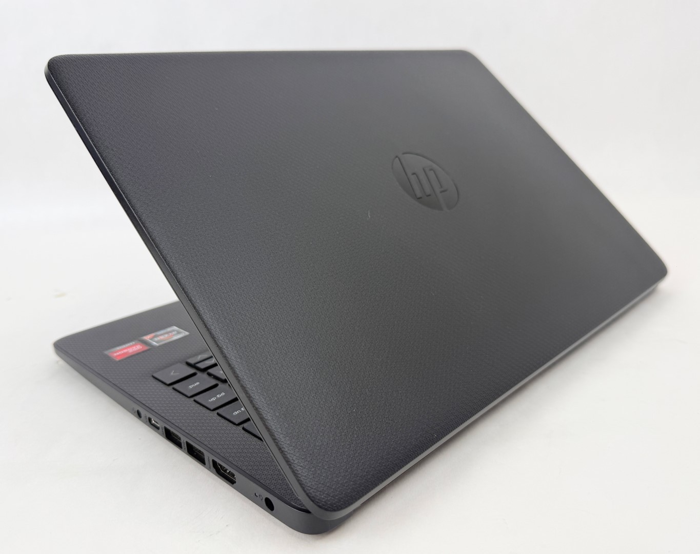 HP 14-fq1035cl 14″ HD Touch Ryzen 7 5700U 16GB 512GB SSD W11H
