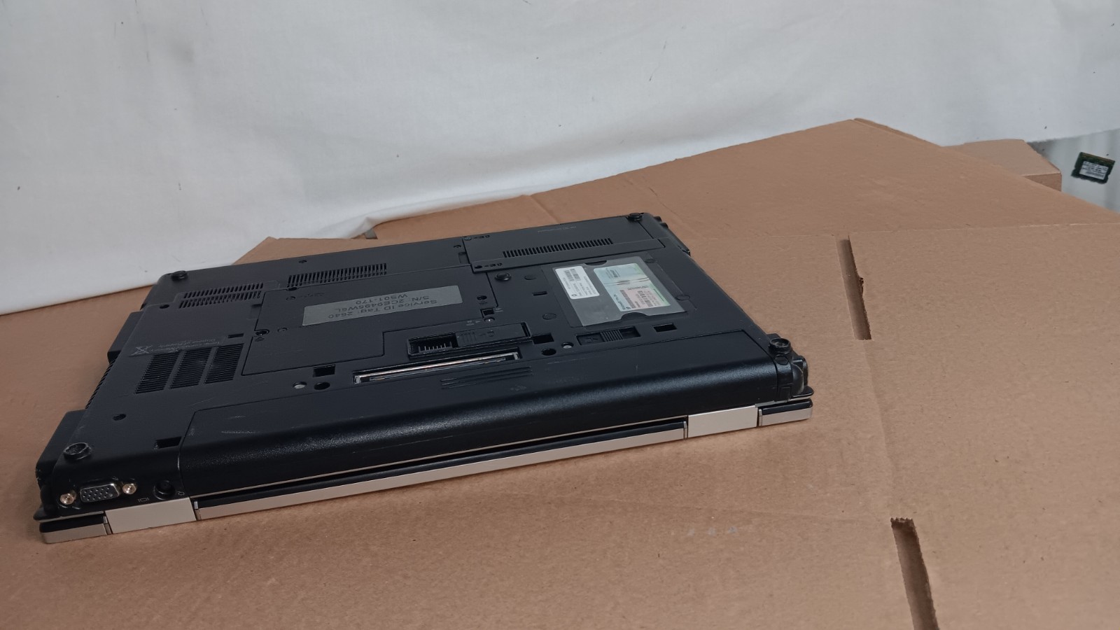 HP EliteBook 8530p Laptop Intel C2D @ 2.53 GHz 15.4″ LCD Screen DVD AC adapter