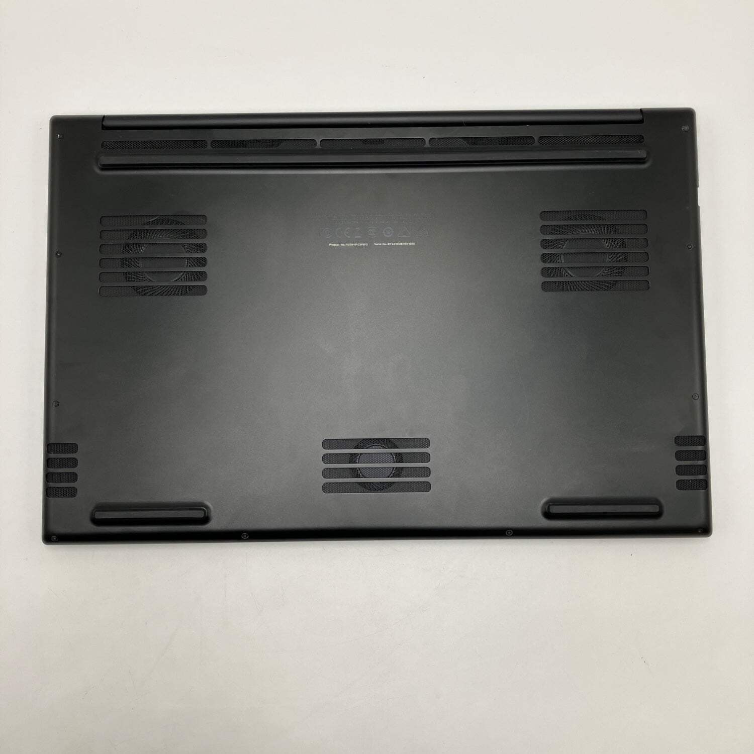 Razer Blade 17 RZ09-0423 17.3″ i9-12900H 16GB RAM 1TB SSD GeForce RTX 3070 Ti