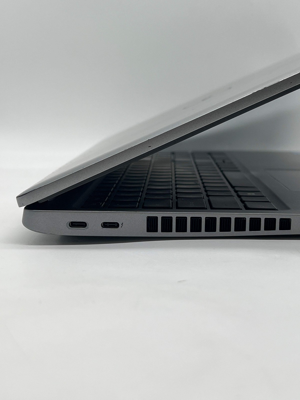 Dell Latitude 5520 15.6″ Intel Core i5-1145G7 16GB RAM 512GB SSD Gray – Used