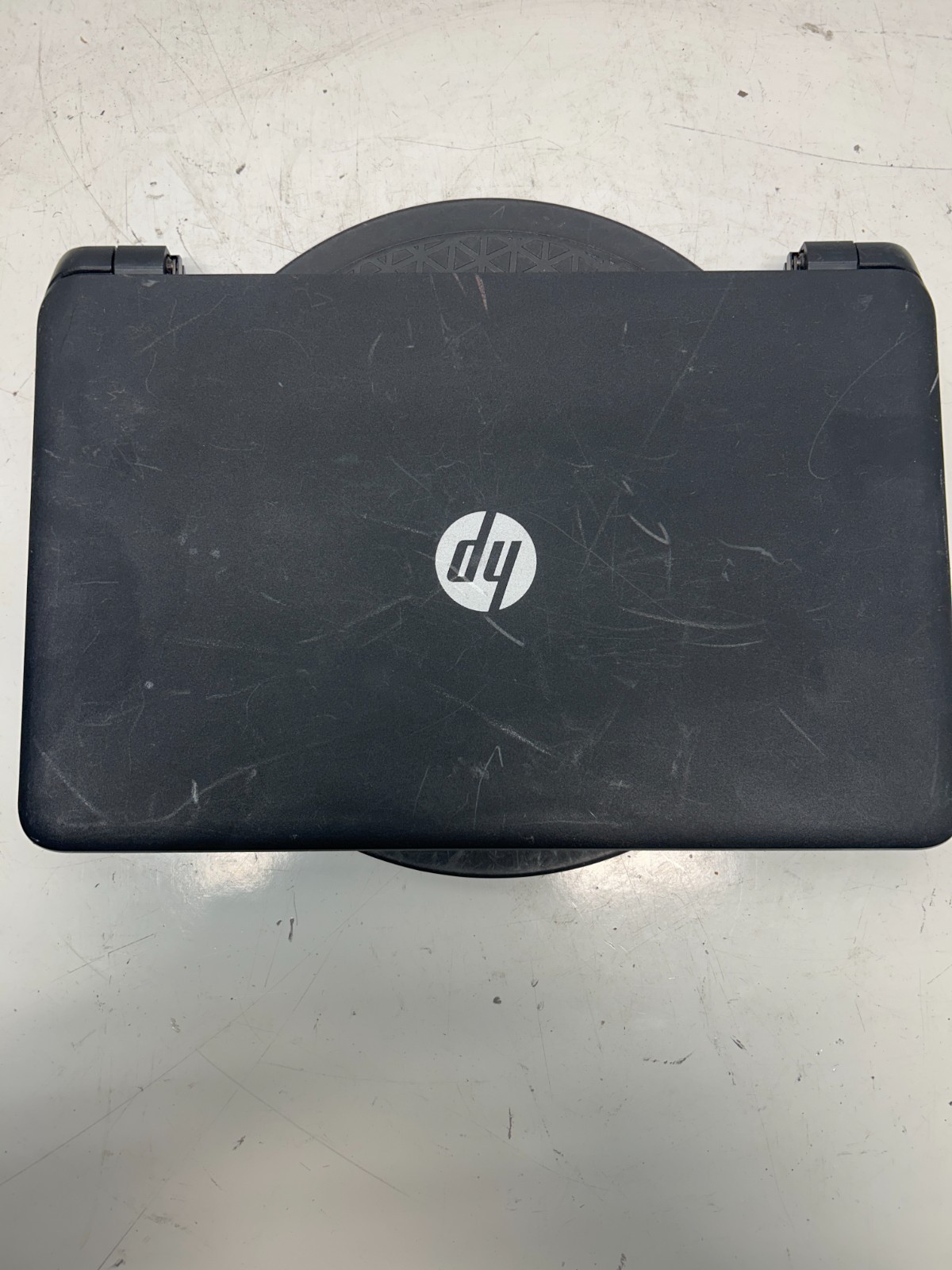 HP 15-f004dx Notebook AMD E1-2100 APU NO RAM NO HDD – FOR PARTS