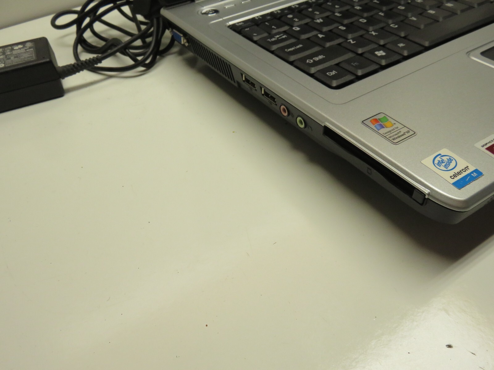 Toshiba Satellite L25-S1196 Laptop Intel Celeron 894MB Ram No HDD or Battery